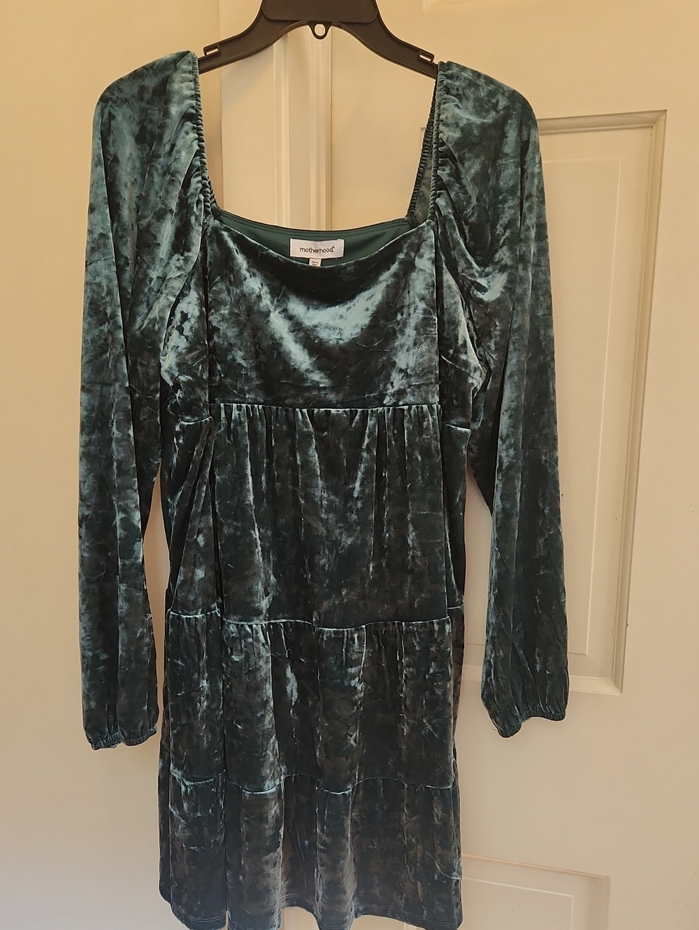 NWT. DEEP GREEN VELVET TEXTURE DRESS. Perfect for Special Occasions LARGE.